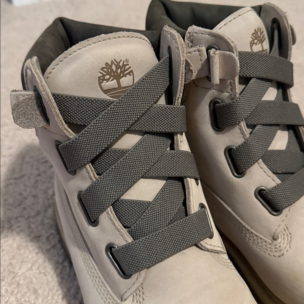 Timberland Light Gray Elastic Lace Boots - size 9